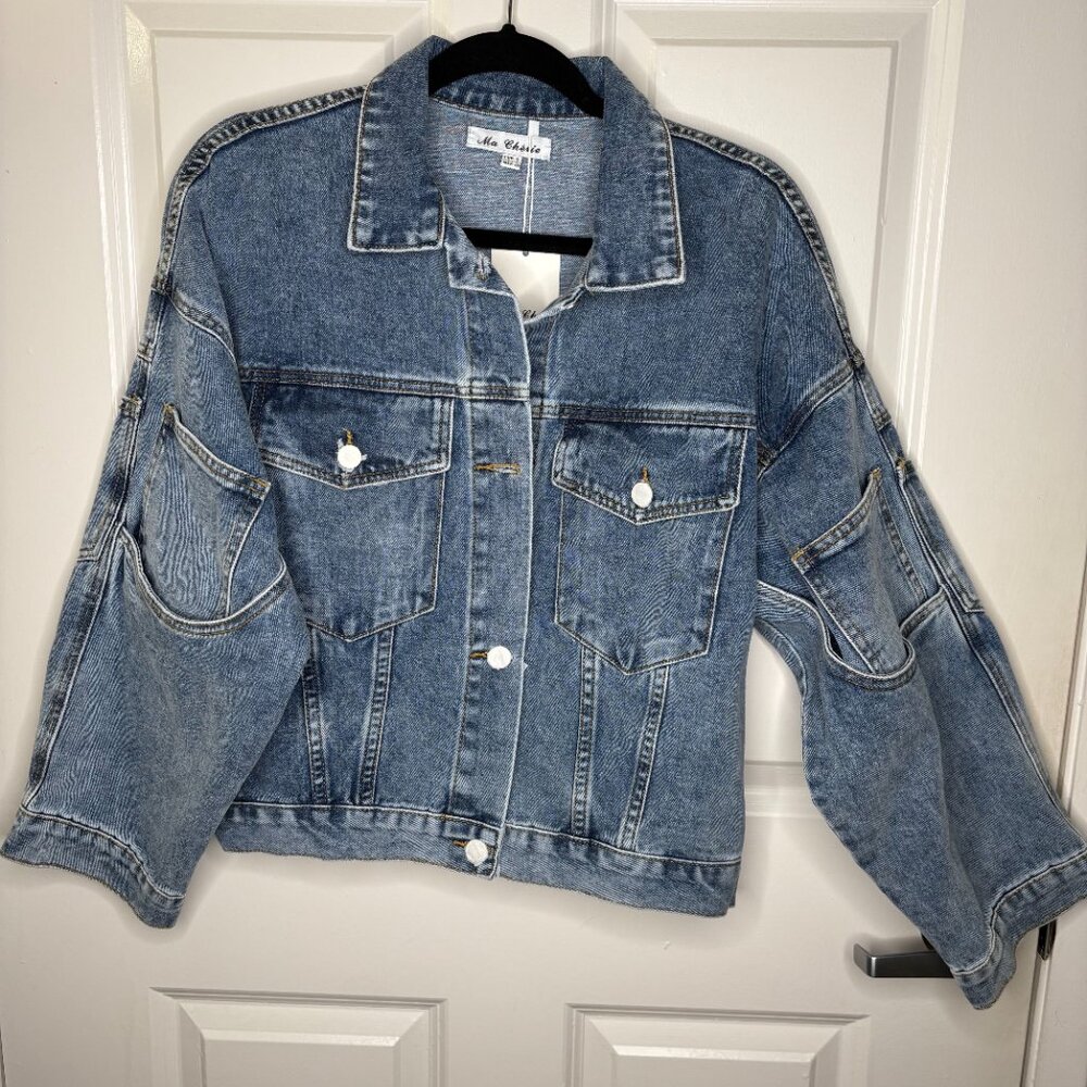 90s Style Light Wash Button-Up Denim Jacket - Picture 4 of 5